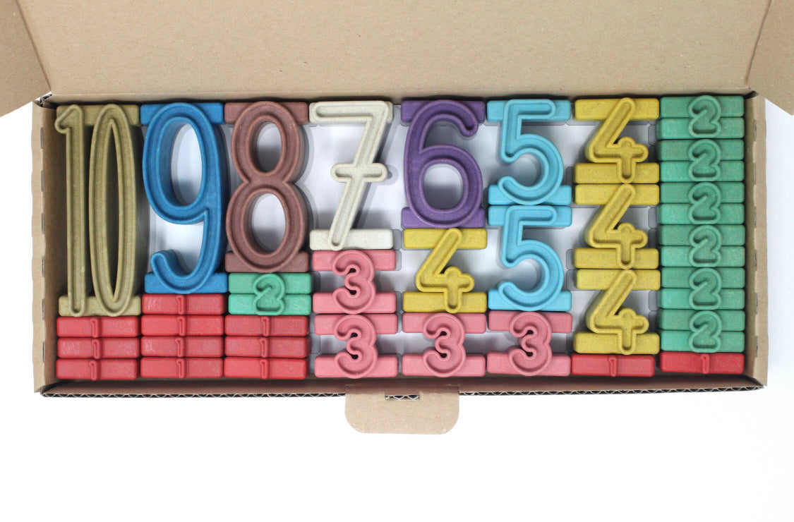 Stapelzahlen in Montessori-Farben